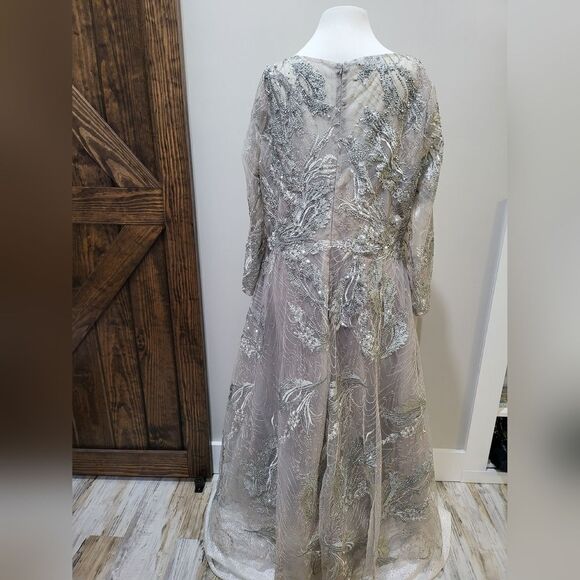 Mac Duggal EMBELLISHED WRAP OVER 3/4 SLEEVE DRESS NWOT sz 16 Platinum (20336) - Picture 5 of 7